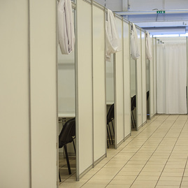 Zväčšiť fotografiu - Príprava na spustenie krajského vakcinačného centra v trenčíne napreduje - TSK_príprava vakcinačného centra_mini(40)