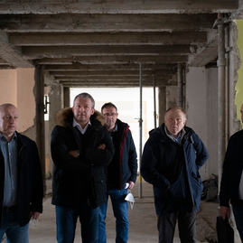 Zväčšiť fotografiu - Rekonštrukcia pôrodných sál v považskobystrickej nemocnici sa predĺži - 20221215_022w