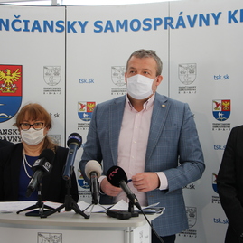 Zväčšiť fotografiu - Štáb odporučil sprísnenie opatrení v nemocniciach i prímestskej autobusovej doprave - IMG_8752