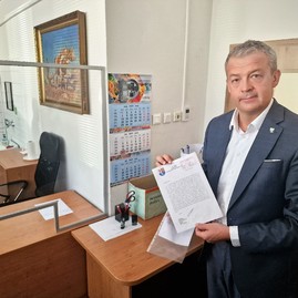 Zväčšiť fotografiu - Takmer 35 tisíc podpisov dnes odovzdali na ministerstve zdravotníctva - 20230626_132230