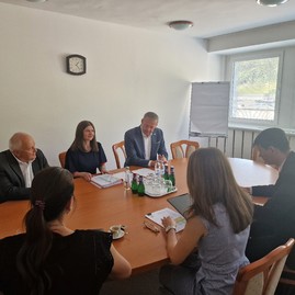 Zväčšiť fotografiu - Takmer 35 tisíc podpisov dnes odovzdali na ministerstve zdravotníctva - 20230626_132531