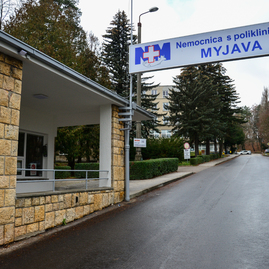 Zväčšiť fotografiu - Takmer 35 tisíc podpisov dnes odovzdali na ministerstve zdravotníctva - _DSC5174