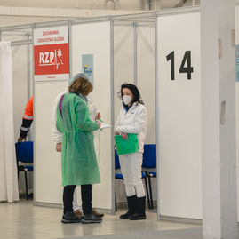 Zväčšiť fotografiu - Tento víkend očkuje župa poslednýkrát vakcínou od výrobcu astrazeneca - TSK_Otvorenie VKOC Trenčín-4