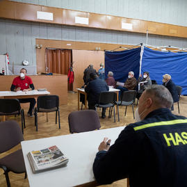 Zväčšiť fotografiu - Trenčianska župa pomáha s očkovaním priamo v obciach - 20211127_BOSACA_ockovanie_004w