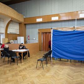 Zväčšiť fotografiu - Trenčianska župa pomáha s očkovaním priamo v obciach - 20211127_BOSACA_ockovanie_014w