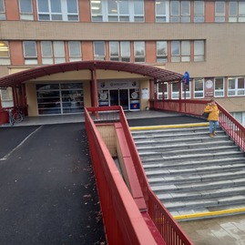 Zväčšiť fotografiu - Trenčianska župa zmodernizovala vstupy do svojich nemocníc - hlavny_vstup1