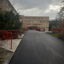 Zväčšiť fotografiu - Trenčianska župa zmodernizovala vstupy do svojich nemocníc - hlavny_vstup2