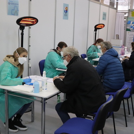 Zväčšiť fotografiu - Trenčianske vkoc za víkend zaočkovalo viac ako 2 200 ľudí, najväčší záujem bol o tretiu dávku - IMG_4435