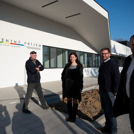 Zväčšiť fotografiu - Urgentný príjem bojnickej nemocnice tesne pred dokončením - 20220314_BOJNICE_022w