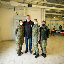 Zväčšiť fotografiu - Už aj obyvatelia hornej nitry sa očkujú vo veľkom! - DSC_9559