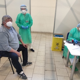 Zväčšiť fotografiu - V kraji sa cez víkend očkovalo pfizerom - Očkovanie_05-1 (106)