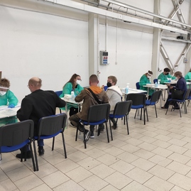 Zväčšiť fotografiu - V kraji sa cez víkend očkovalo pfizerom - Očkovanie_05-1 (108)