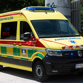 Zväčšiť fotografiu - V myjavskej nemocnici uviedli do života nové sanitné vozidlo rlp - 20200710_MY_NsP_sanitka_003w