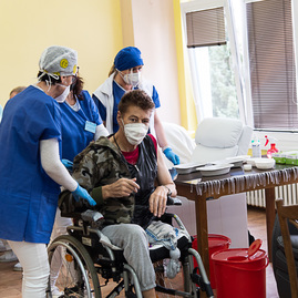 Zväčšiť fotografiu - V najväčšom župnom zariadení sociálnych služieb sa podávala tretia dávka vakcíny - TSK_CSS Bôrik_3.dávka_mini (24 of 48)