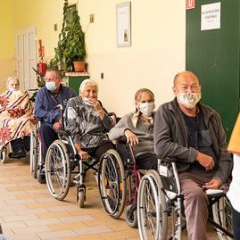 Zväčšiť fotografiu - V najväčšom župnom zariadení sociálnych služieb sa podávala tretia dávka vakcíny - TSK_CSS Bôrik_3.dávka_mini (30 of 48)