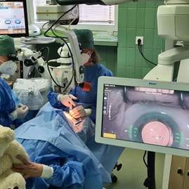 Zväčšiť fotografiu - V považskobystrickej nemocnici ako tretí na slovensku implementovali najnovšiu umelú šošovku - received_184847703278896