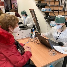 Zväčšiť fotografiu - V sobotu otvorí svoje brány mobilné očkovacie centrum v prievidzi - 261246737_603815527507418_7198733742237942207_n