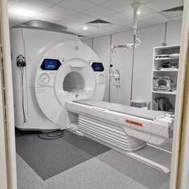 Zväčšiť fotografiu - V trenčíne pribudla moderná magnetická rezonancia - 20231023_095200
