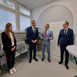Zväčšiť fotografiu - V trenčíne pribudla moderná magnetická rezonancia - 20231023_100150