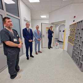 Zväčšiť fotografiu - V trenčíne pribudla moderná magnetická rezonancia - 20231023_102537