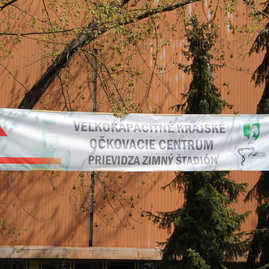 Zväčšiť fotografiu - Veľkokapacitné krajské očkovacie centrá premiérovo očkujú už aj vakcínou pfizer/biontech - IMG_0047