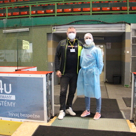 Zväčšiť fotografiu - Veľkokapacitné krajské očkovacie centrá premiérovo očkujú už aj vakcínou pfizer/biontech - IMG_0075