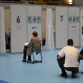 Zväčšiť fotografiu - Veľkokapacitné krajské očkovacie centrá premiérovo očkujú už aj vakcínou pfizer/biontech - IMG_0111