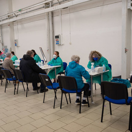 Zväčšiť fotografiu - Vo vkoc bolo zaočkovaných ďalších viac ako 7 600 ľudí - TSK_VKOC TN_22_05-11