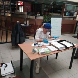 Zväčšiť fotografiu - Výjazdové tímy župných nemocníc spolu s vkoc podal za sobotu viac ako 1 200 dávok vakcín - 263900157_599469551368117_3195210533195040776_n