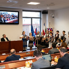 Xiii. zasadnutie zastupiteľstva tsk: krajské zastupiteľstvo schválilo vyrovnaný rozpočet, viac ako 63 miliónov eur župa investuje do opravy a modernizácie ciest, škôl, nemocníc i zariadení sociálnych služieb - 20181126_TN_TSK_zastupitelstvo_015w