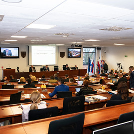 Xiii. zasadnutie zastupiteľstva tsk: krajské zastupiteľstvo schválilo vyrovnaný rozpočet, viac ako 63 miliónov eur župa investuje do opravy a modernizácie ciest, škôl, nemocníc i zariadení sociálnych služieb - Z_TSK_26_11_2018