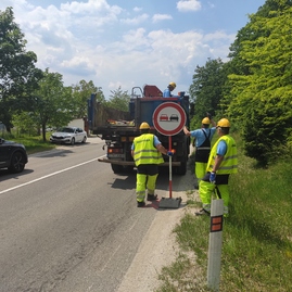 Zväčšiť fotografiu - Začala rekonštrukcia frekventovanej cesty ii. triedy - IMG_20210608_133647