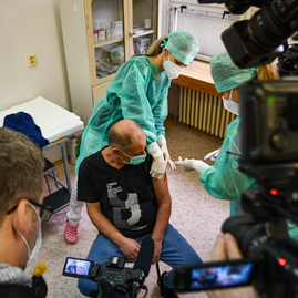 Zväčšiť fotografiu - Zdravotníci sa dnes očkovali vo všetkých troch župných nemocniciach - DSC_2137