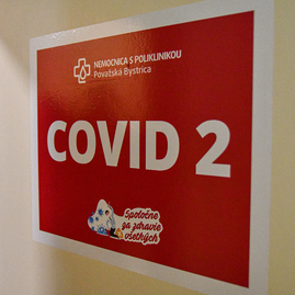 Zväčšiť fotografiu - Zdravotníci sa dnes očkovali vo všetkých troch župných nemocniciach - DSC_2172