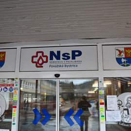 Zväčšiť fotografiu - Zdravotníci sa dnes očkovali vo všetkých troch župných nemocniciach - DSC_2185