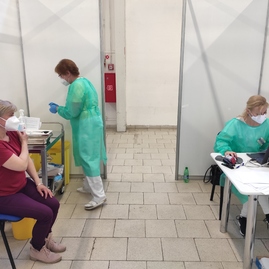 Zväčšiť fotografiu - Župa bude opäť očkovať aj bez registrácie - Očkovanie_05-1 (131)