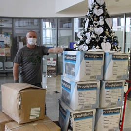 Zväčšiť fotografiu - Župa neustále zásobuje lekárov aj zariadenia sociálnych služieb ochrannými pomôckami - IMG_2505