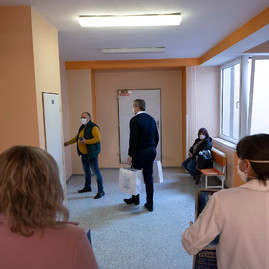 Zväčšiť fotografiu - Župa pokračuje s distribúciou ochranných prostriedkov pre lekárov v jednotlivých okresoch - 20200319_TSK_nemocnice_005w