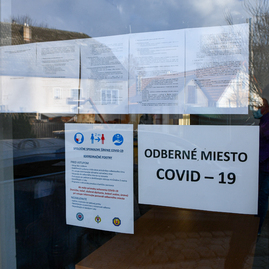 Zväčšiť fotografiu - Župa pomáha pri testovaní - DSC_2217