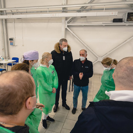 Zväčšiť fotografiu - Župa za prvý víkend zaočkovala 3 440 ľudí - TSK_Otvorenie VKOC Trenčín-44