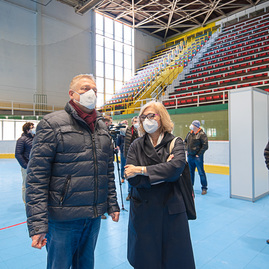 Zväčšiť fotografiu - Župa začne veľkokapacitne očkovať už aj v regióne hornej nitry - TSK_VKOC PD_príprava_mini (21 of 47)