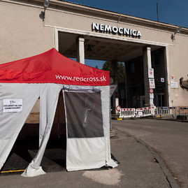Zväčšiť fotografiu - Župné nemocnice chránia svojich zamestnancov „zdravotníckym filtrom“ - 20200319_TSK_nemocnice_091w – kópia