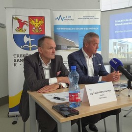 Zväčšiť fotografiu - Župné nemocnice zvyšujú výkonnosť a postupne ozdravujú svoje hospodárenie