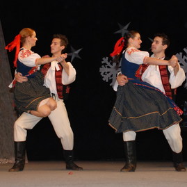 Folklórny súbor  Véna oslavoval 