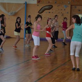 Maratón cvičenia v gymnáziu v myjave - Salsa