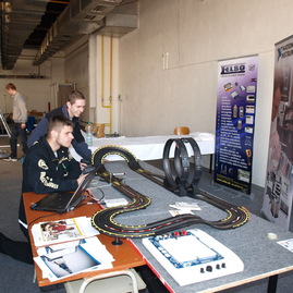 Stredoškoláci a robotici na trenčianskom výstavisku - P3307903