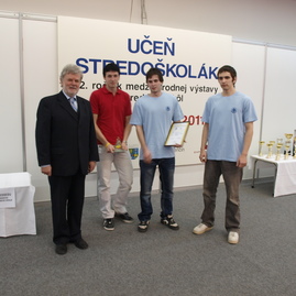 Stredoškoláci a robotici na trenčianskom výstavisku - P3307934