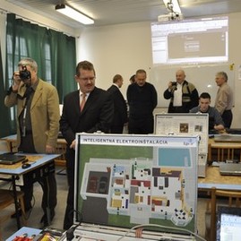 Výnimočné  laboratórium inteligentných elektroinštalácií v soš stará turá -  dsc0088