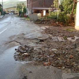Ničivá povodeň ohrozila trenčiansky samosprávny kraj - Obrazok potopa 007