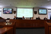 Zväčšiť fotografiu - Na májovom rokovaní poslanci riešili budúcnosť krajských nemocníc aj prvú zmenu rozpočtu